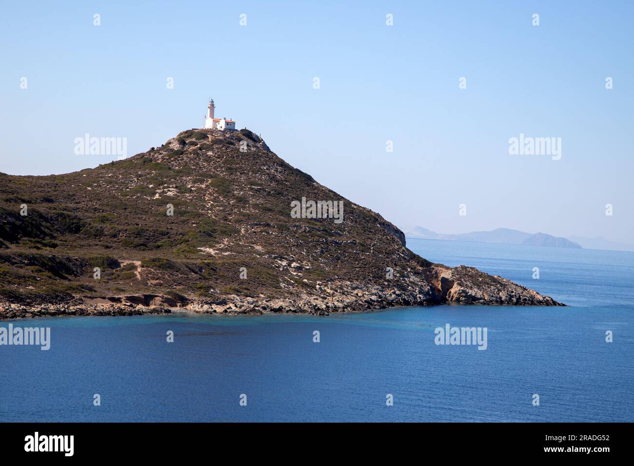Blick auf das Ägäische Meer mit Knidos Leuchtturm Stockfoto