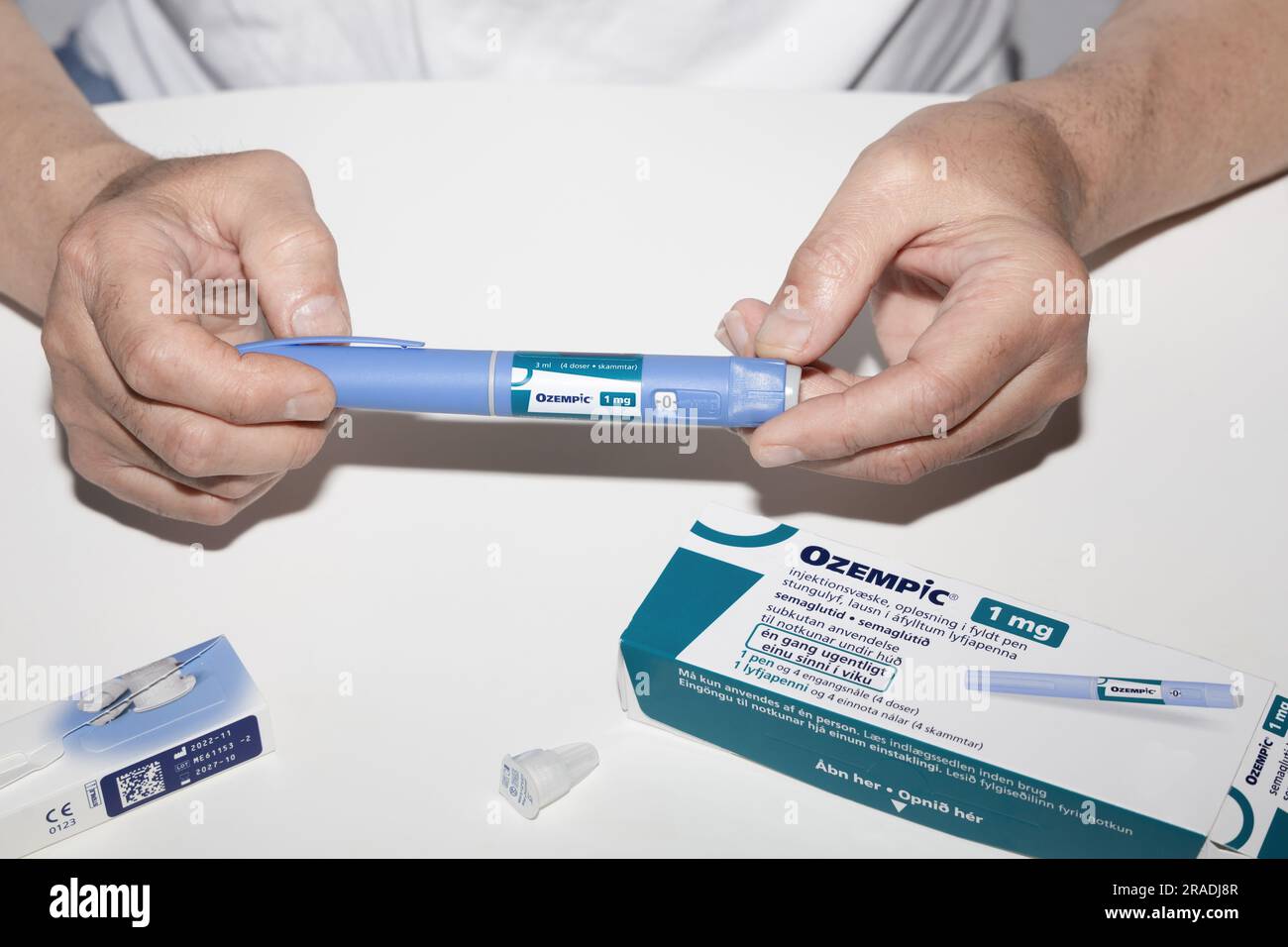 Ozempic Insulininjektions-Pen oder Insulinpatronen-Pen für Diabetiker. Medizinische Geräte für Diabetesvorsteher. Stockfoto