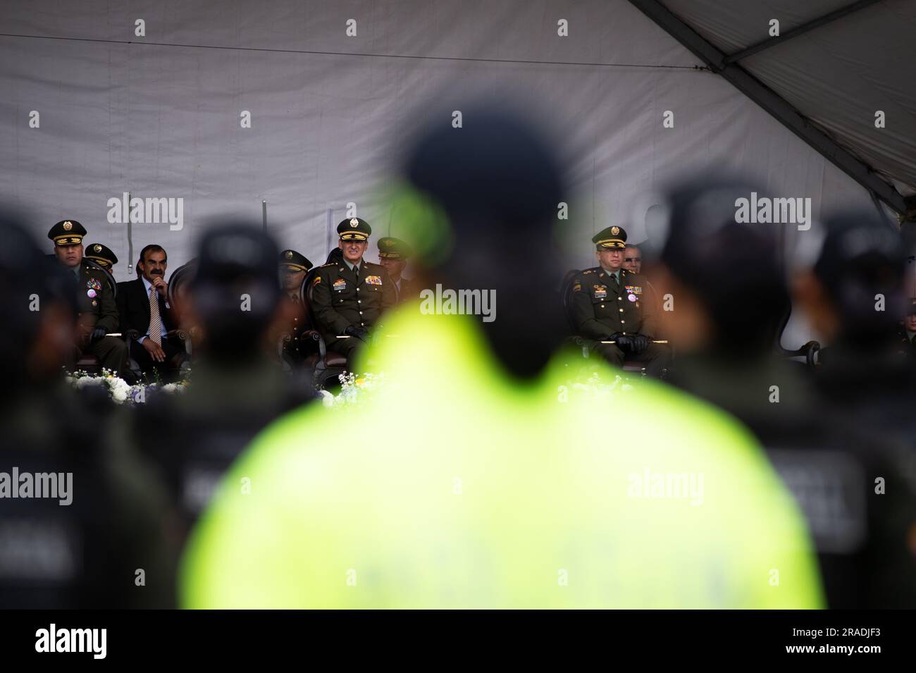 (Von links nach rechts) Kolumbianischer Polizeidirektor ehemaliger pensionierter General Rodolfo Palomino, kolumbianischer Polizeidirektor William Rene Salamanca (C) und Bogotas S. Stockfoto