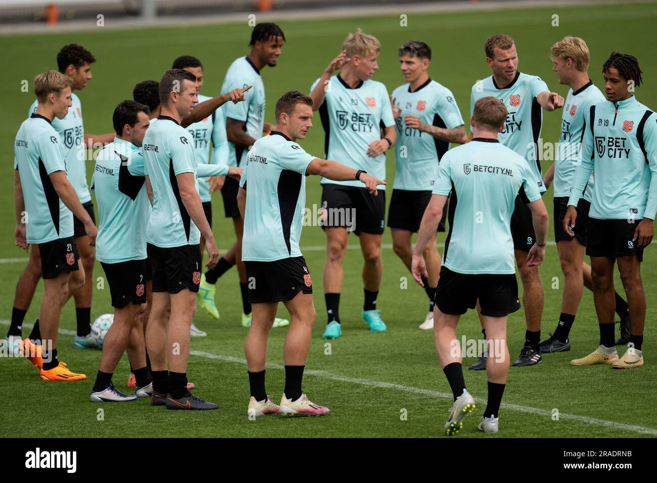 Volendam, Niederlande. 03. Juli 2023. Damon Mirani (m) vom FC Volendam Gesten während der ersten Trainingseinheit des FC Volendam in der Saison 2022-2023 im Kras Stadion am 3. Juli 2023 in Volendam, Niederlande (Foto von Patrick Goosen/Orange Pictures). Guthaben: Orange Pics BV/Alamy Live News Stockfoto