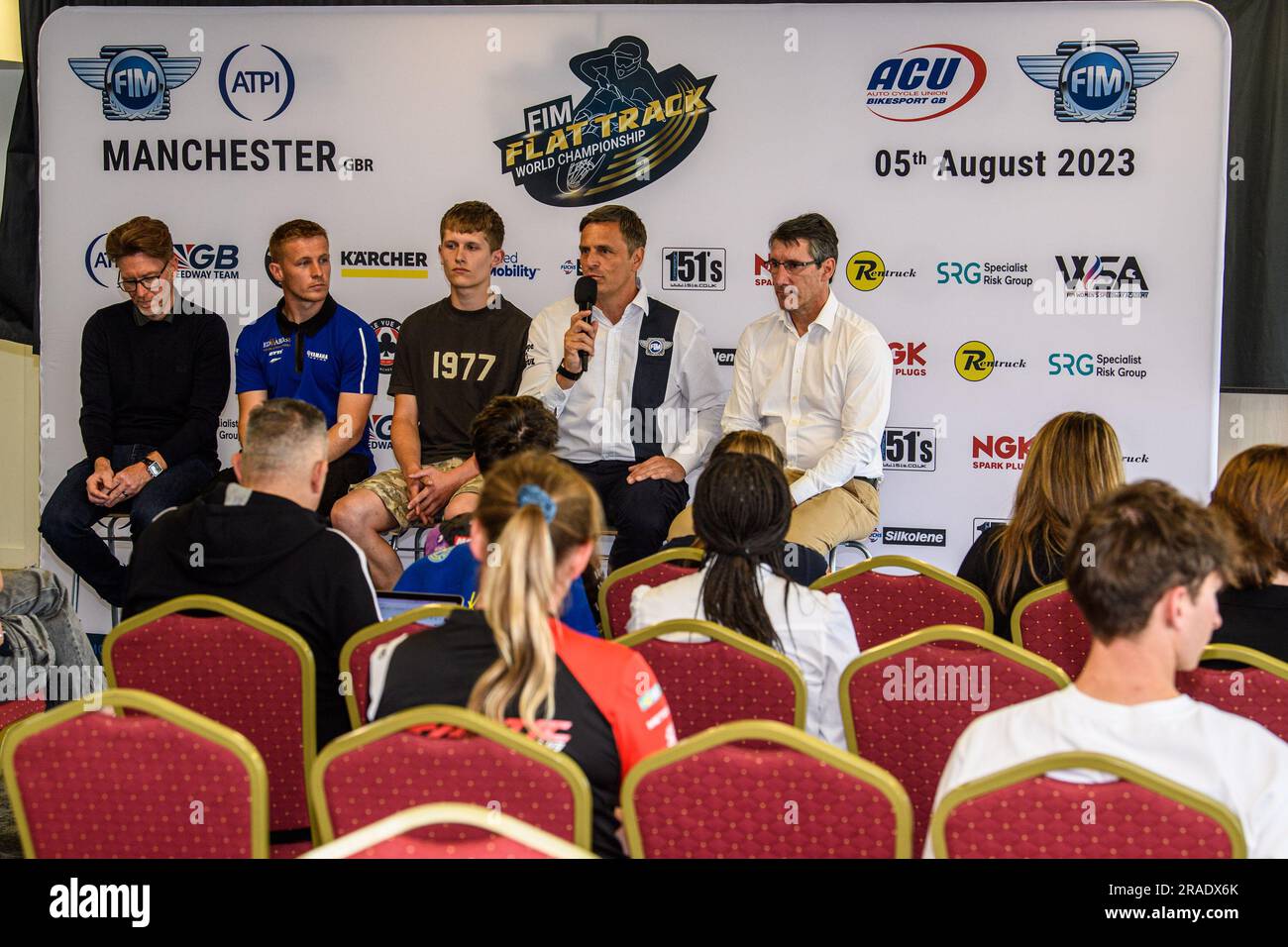 Manchester, Großbritannien. 3. Juli 2023. Die Podiumsdiskussion hält am Montag, den 3. Juli 2023, während der FIM Flat Track World Championship & FIM Women's Speedway Academy im National Speedway Stadium in Manchester eine Presserede. (Foto: Ian Charles | MI News) Guthaben: MI News & Sport /Alamy Live News Stockfoto