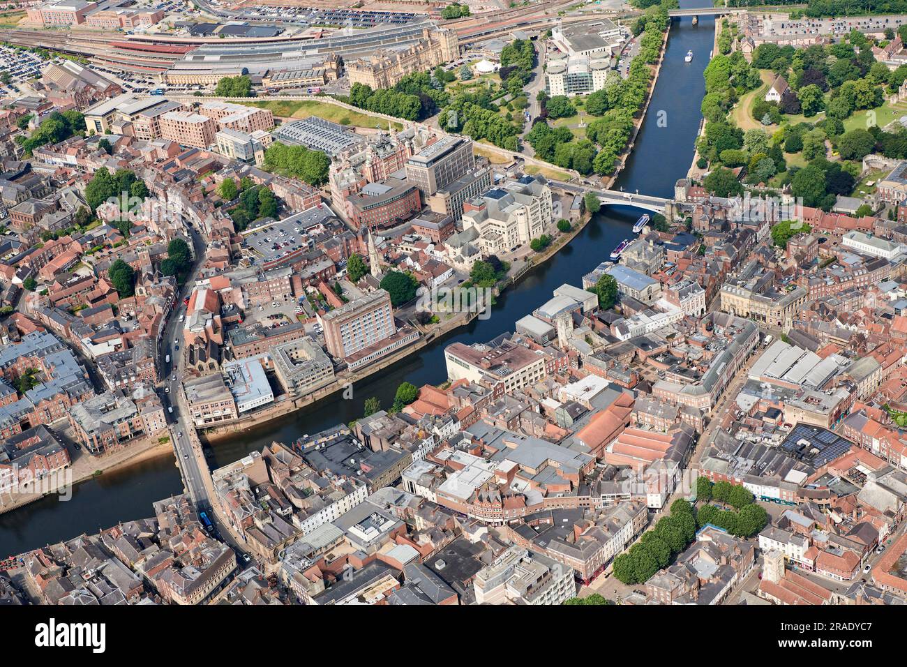 Die historische Stadt York aus der Vogelperspektive zeigt den River Ouse, Nordengland, North Yorkshire, Großbritannien Stockfoto