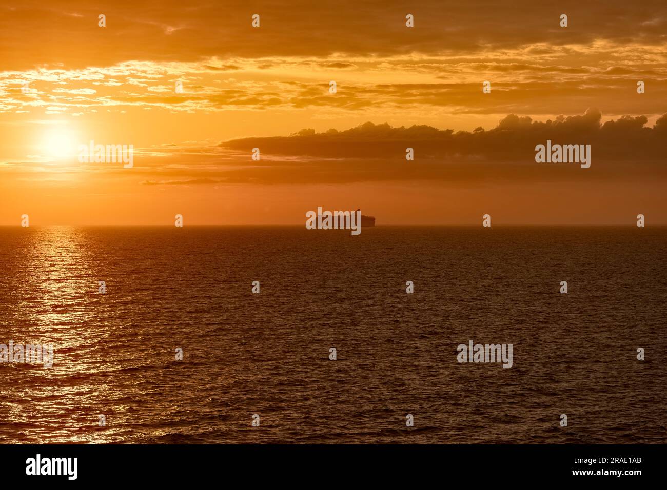 Sonnenuntergang über der Ostsee. Stockfoto