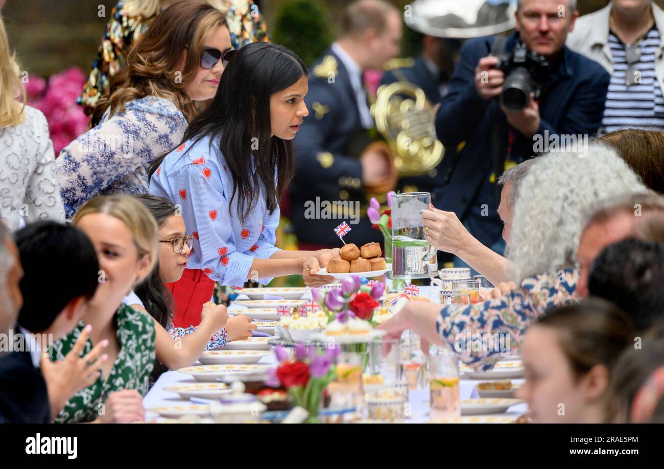 Krönung Big Lunch, ausgerichtet von Rishi Sunak und seiner Frau Akshata Murty in Downing Street, London, Großbritannien. 7. Mai 2023 Stockfoto