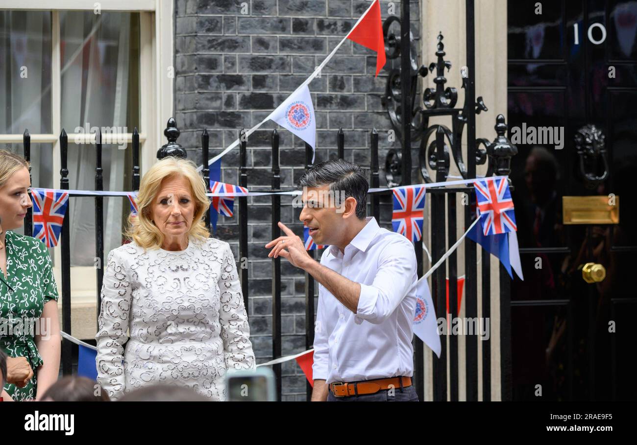 US First Lady Jill Biden mit Premierminister Rishi Sunak beim "Coronation Big Lunch" in der Downing Street, 7. Mai 2023 Stockfoto