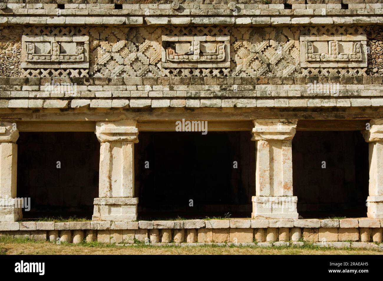 Die Säulen des Palastes, Cuadrangulo Monjas, das Nunnery Quadrangle, Uxmal, Yucatan, Mexiko Stockfoto