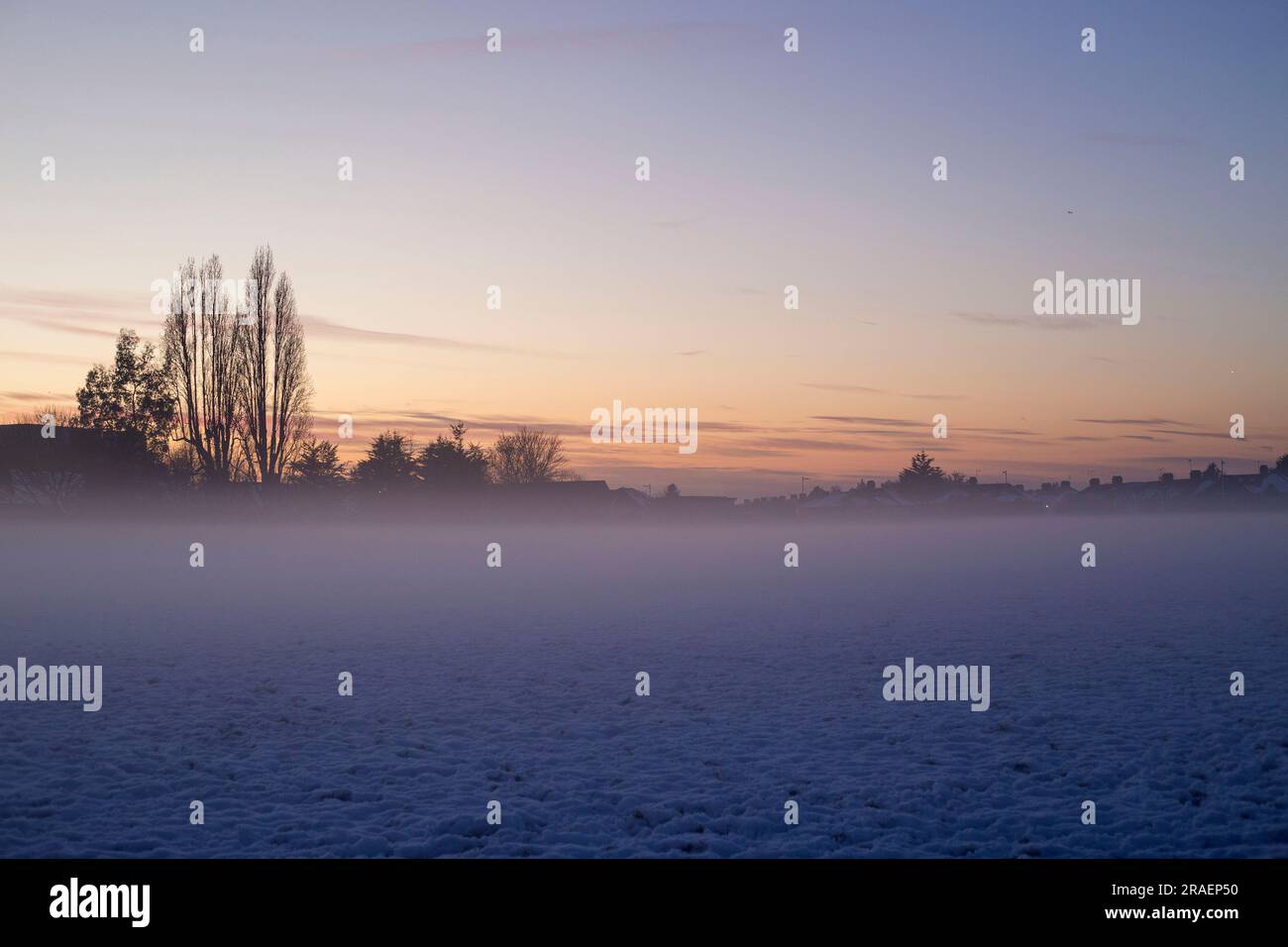 Ein schneebedeckter Park in Ilford, East London. Stockfoto