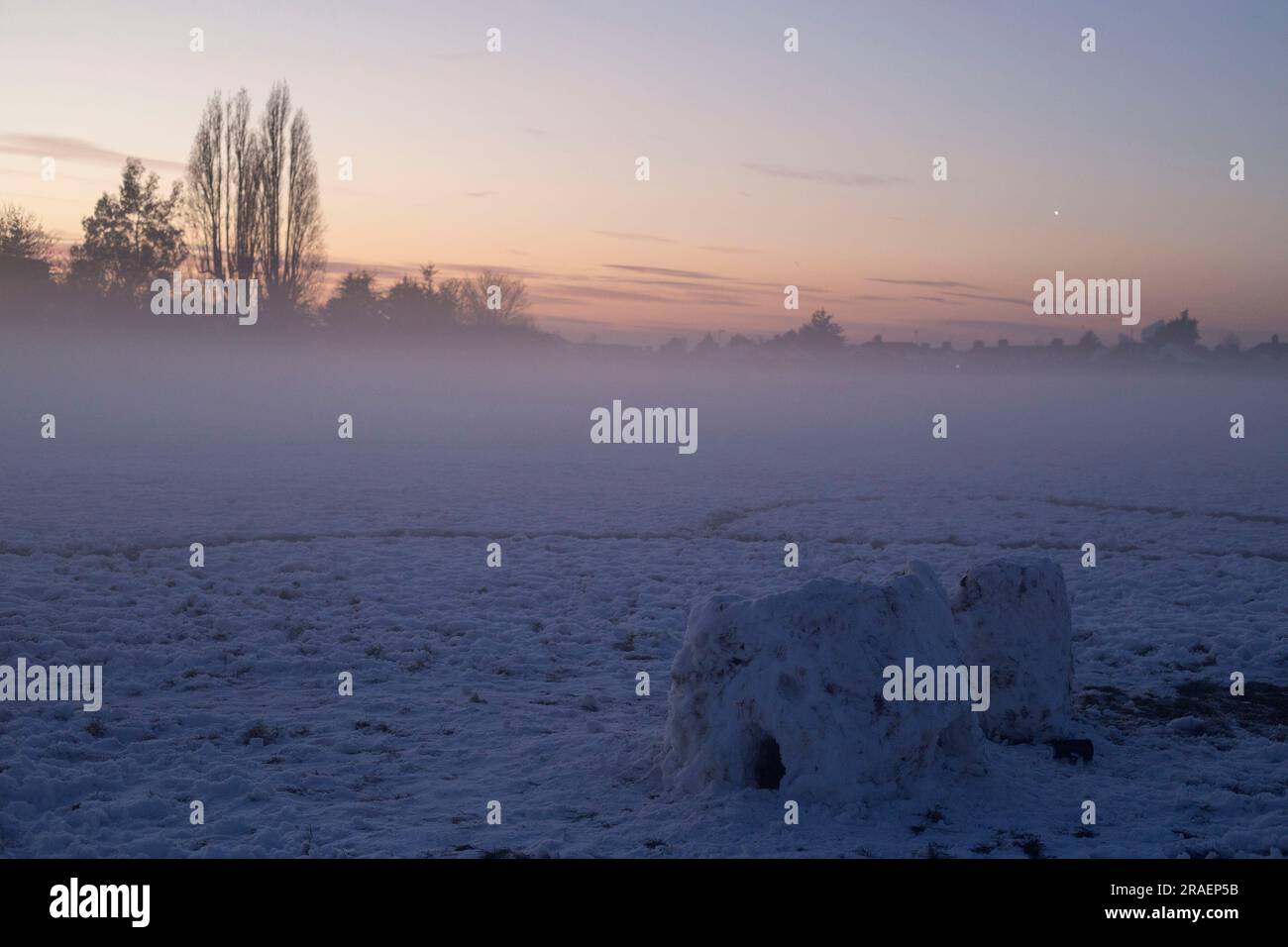 Ein schneebedeckter Park in Ilford, East London. Stockfoto