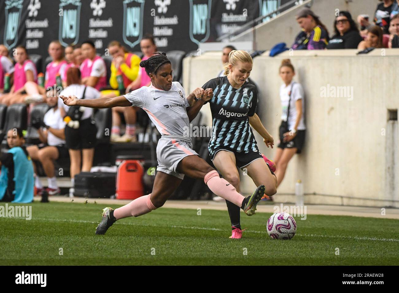 Harrison, Usa. 02. Juli 2023. Harrison, New Jersey, Juli 2. 2023: Jasmyne Spencer (3 Angel City FC) und Jenna Nighswonger (32 Gotham FC) während des Spiels der National Womens Soccer League zwischen Gotham FC und Angel City FC in der Red Bull Arena in Harrison, USA (NUR REDAKTIONELLE VERWENDUNG). (Rebekah Wynkoop/SPP) Guthaben: SPP Sport Press Photo. Alamy Live News Stockfoto