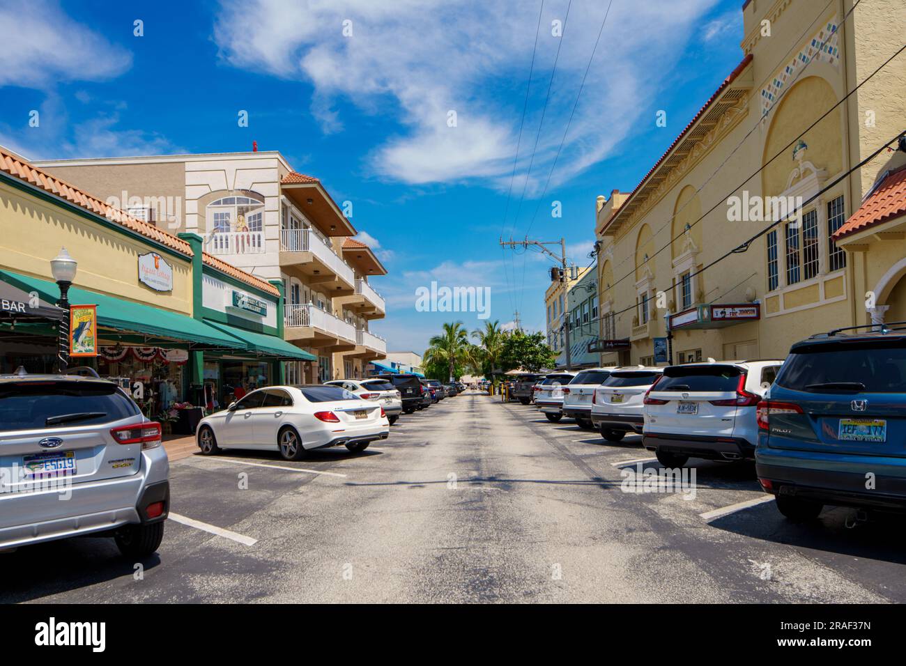 Stuart, FL, USA - 1. Juli 2023: Foto der Geschäfte und Geschäfte entlang der SW Osceola Street Stuart Florida Stockfoto