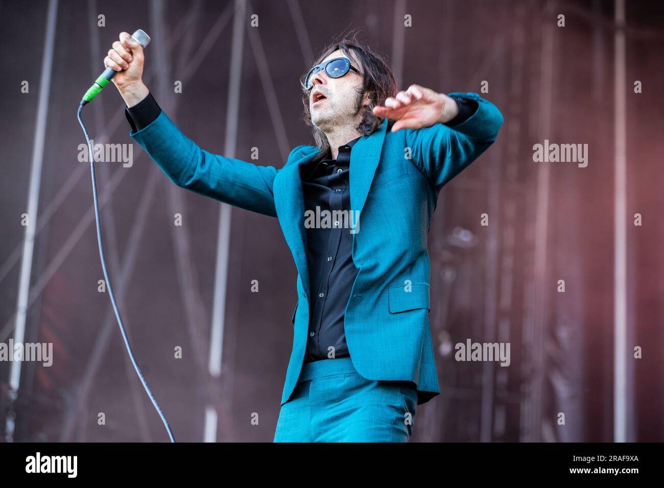 Mailand, Italien. 02. Juli 2023. Die schottische Rockband PRIMAL SCREAM tritt während des „I-Days Milano Coca-Cola Festival 2023" live auf der Bühne des Ippodromo SNAI La Maura auf. Kredit: Rodolfo Sassano/Alamy Live News Stockfoto