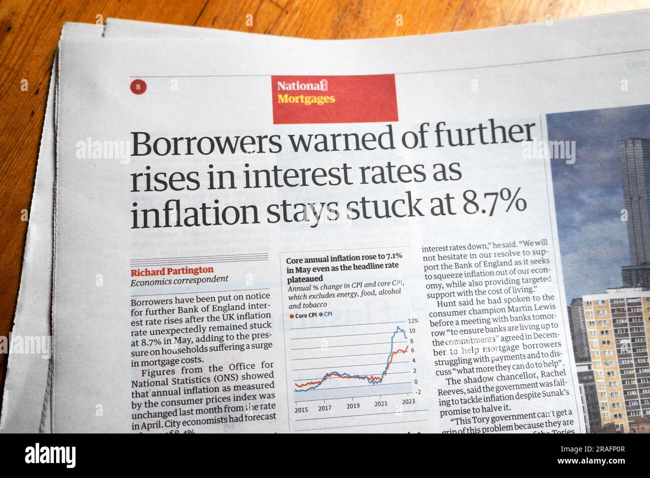 "Die Kreditnehmer warnten vor weiteren Zinssteigerungen, da die Inflation bei 8,7 % feststeckt", Artikel der Zeitung Guardian über Hypotheken, 22. Juni 2023 UK Stockfoto