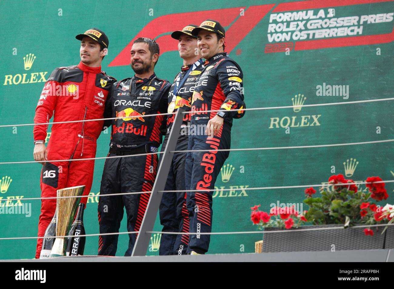 Spielberg, Österreich. Juli 2023. Formel 1 großer Preis von Rolex Austrian auf dem Red Bull Ring, Österreich. Im Bild: Charles Leclerc (MON) von Scuderia Ferrari, Max Verstappen (NLD) und Sergio Perez (MEX) von Oracle Red Bull Racing auf dem Podium © Piotr Zajac/Alamy Live News Stockfoto