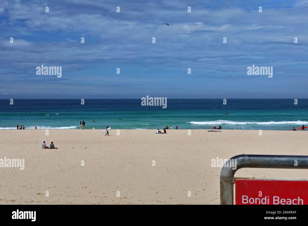 725 Zentral-Ost-Bereich von Bondi Beach mit Blick von der Promenade entlang des Queen Elizabeth Drive. Sydney-Australien. Stockfoto