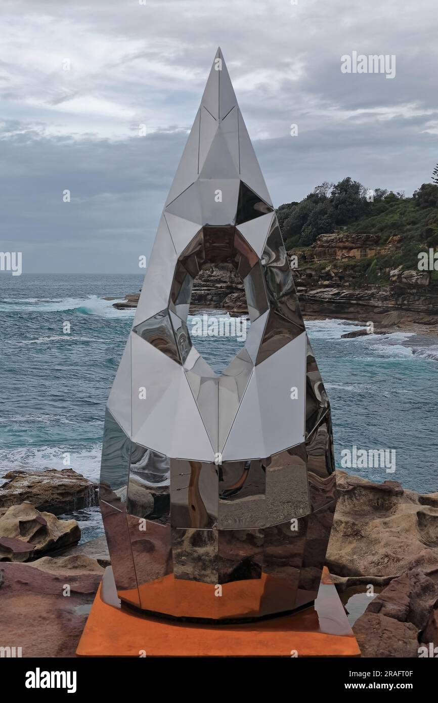 735 Gegenpunkte, von Penelope Forlano, Skulptur aus der Ausstellung „Skulptur am Meer“ von 2018 in Bondi. Sydney-Australien. Stockfoto