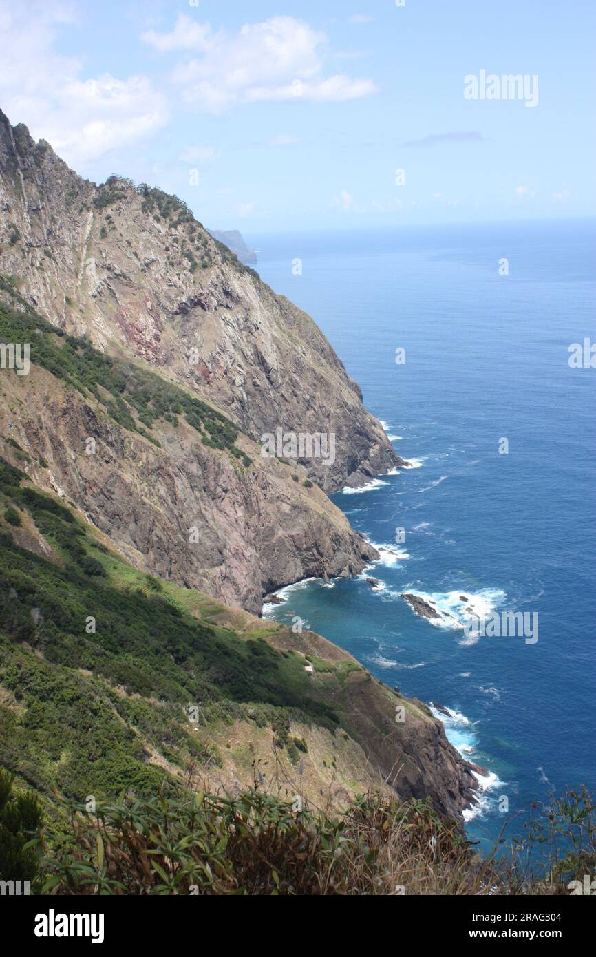 Die Nordküste Madeiras mit Blick nach Westen vom Aussichtspunkt Boca do Risco Stockfoto