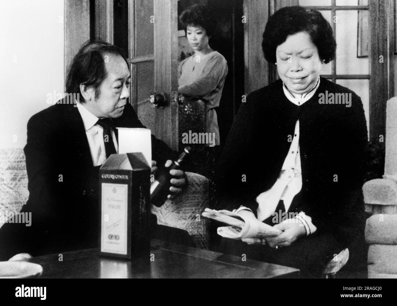 Victor Wong, Laureen Chew (Hintergrund), Kim Chew, Drehort des Films „Dim Sum: A Little Bit of Heart“, Orion Classics, 1985 Stockfoto