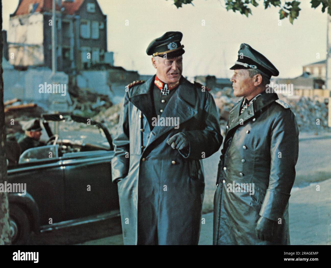 Curd Jurgens, Helmuth Schneider, Drehort des italienischen Films "Dirty Heroes", Italienisch: "Dalle Ardenne all'inferno", Goldener Adler, 1967 Stockfoto Curd Jurgens, Helmuth Schneider, Drehort des italienischen Films "Dirty Heroes", Italienisch: "Dalle Ardenne all'inferno", Goldener Adler, 1967 Stockfoto