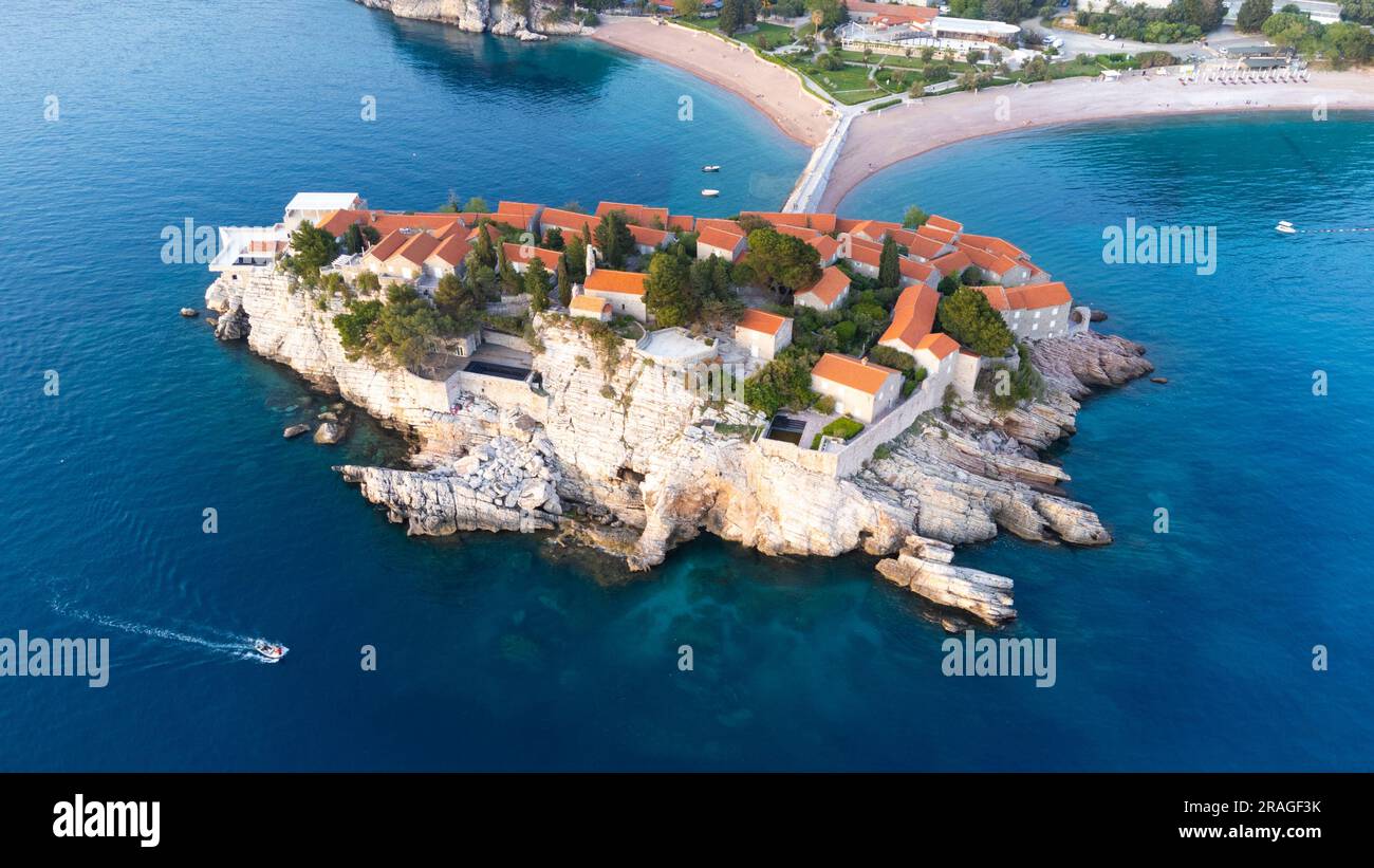 Sveti Stefan vom Himmel - Sveti Stefan, Montenegro Stockfoto