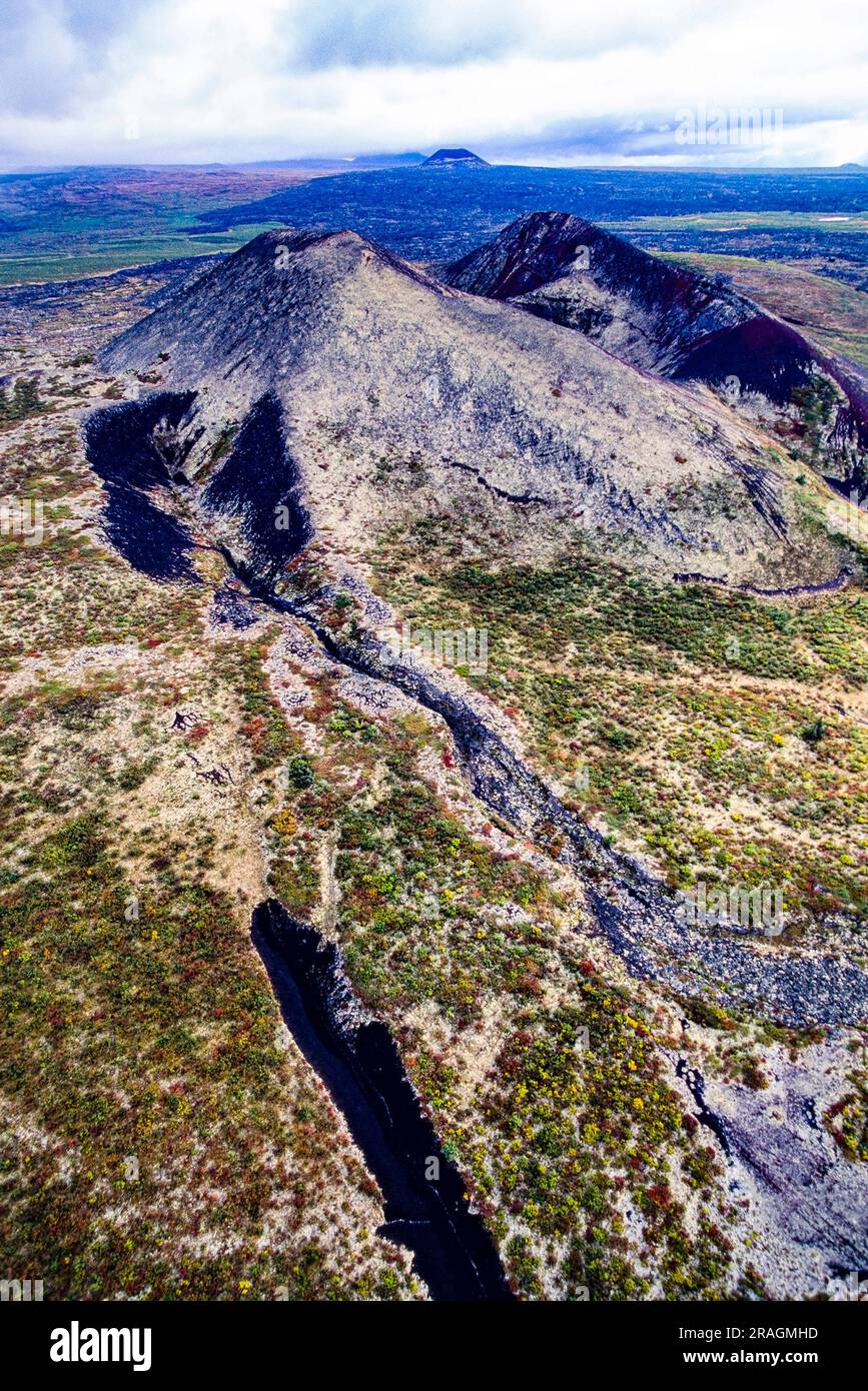 Luftaufnahme der spektakulären vulkanischen Landschaft des Mount Edziza Provincial Park, BC, Kanada Stockfoto