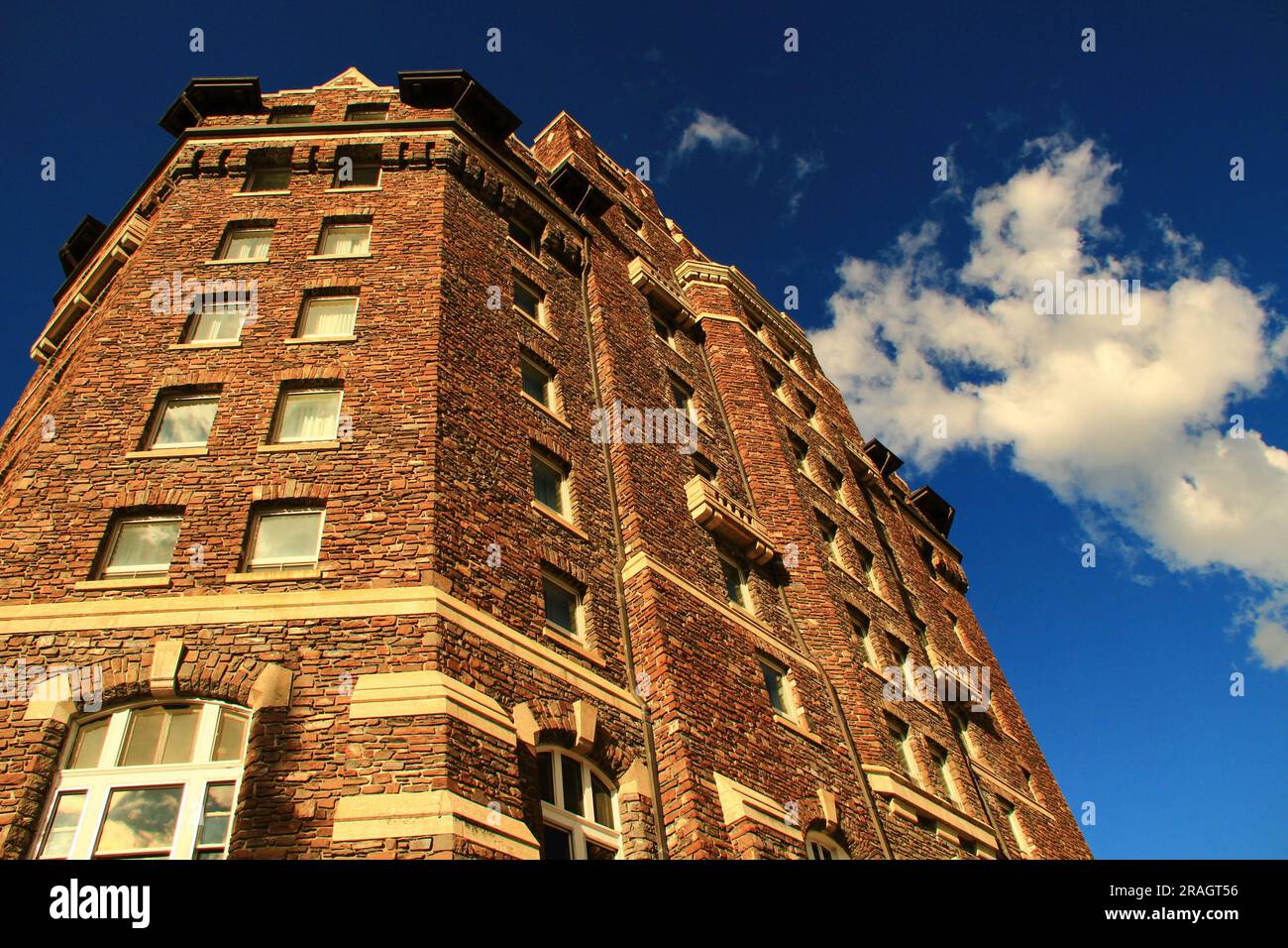 Hier ist ein kleiner Teil des Banff Spring Hotels. Das ganze Gebäude sieht aus wie ein Schloss. Stockfoto