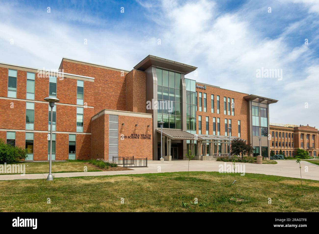 BROOKINGS, SD, USA - 21. JUNI 2023:Avera Health and Science Center auf dem Campus der South Dakota State Unversity. Stockfoto