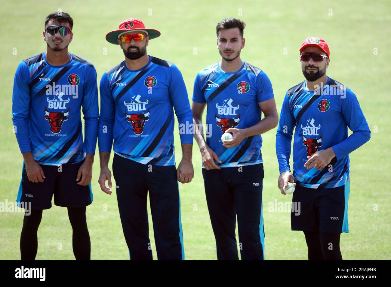 Afghanistan-Cricketspieler von links Mujeeb Ur Rahman, Mohammad Nabi, Izharulhaq Naveed und Rashid Khan nehmen an der Praxisübung im Zahur Ahmed Chowdhu Teil Stockfoto