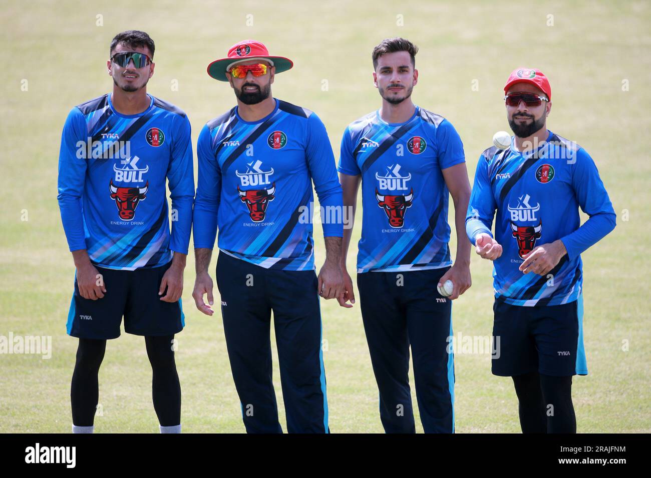 Afghanistan-Cricketspieler von links Mujeeb Ur Rahman, Mohammad Nabi, Izharulhaq Naveed und Rashid Khan nehmen an der Praxisübung im Zahur Ahmed Chowdhu Teil Stockfoto