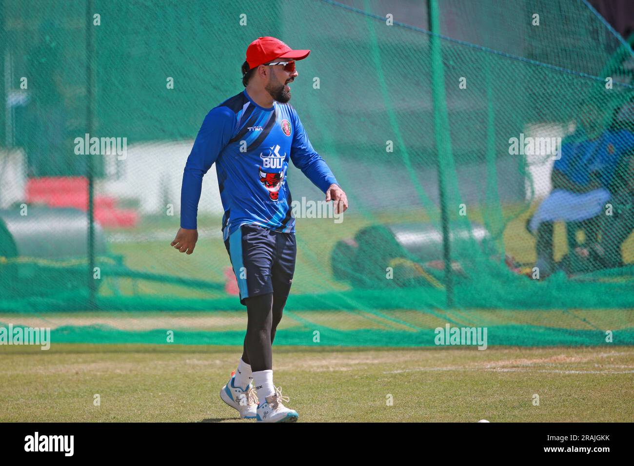 Afghanistan Star Cricketer Rashid Khan während der Afghanistan Cricketers nehmen an Übungssitzung im Zahur Ahmed Chowdhury Stadium (ZACS) vor Stockfoto