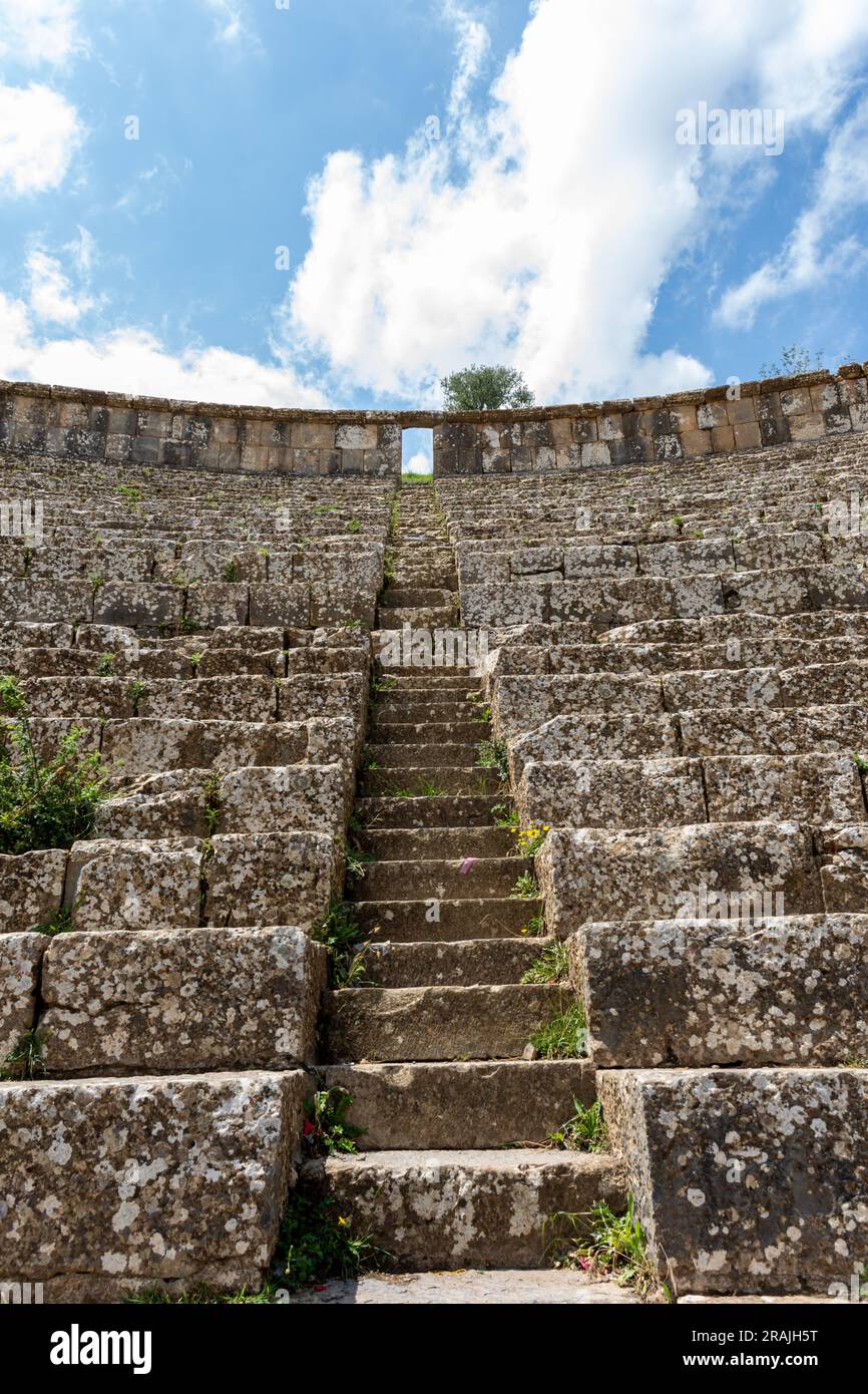 Römische Theatertreppe der Stadt Cuicul in Setif, Algerien. UNESCO-Weltkulturerbe. Stockfoto