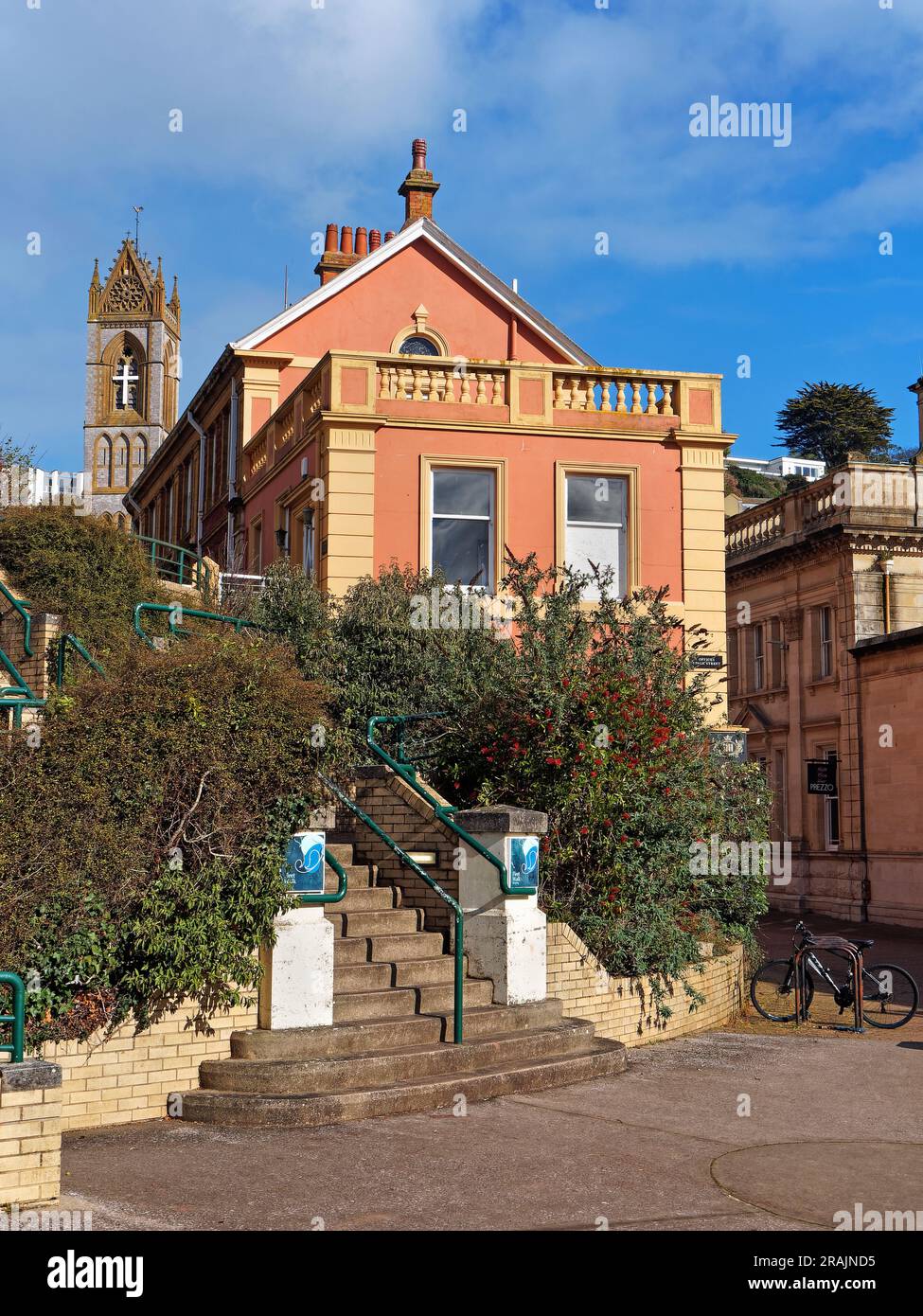 UK, Devon, Torquay, Blick vom Fleet Walk in Richtung St. John's Church. Stockfoto