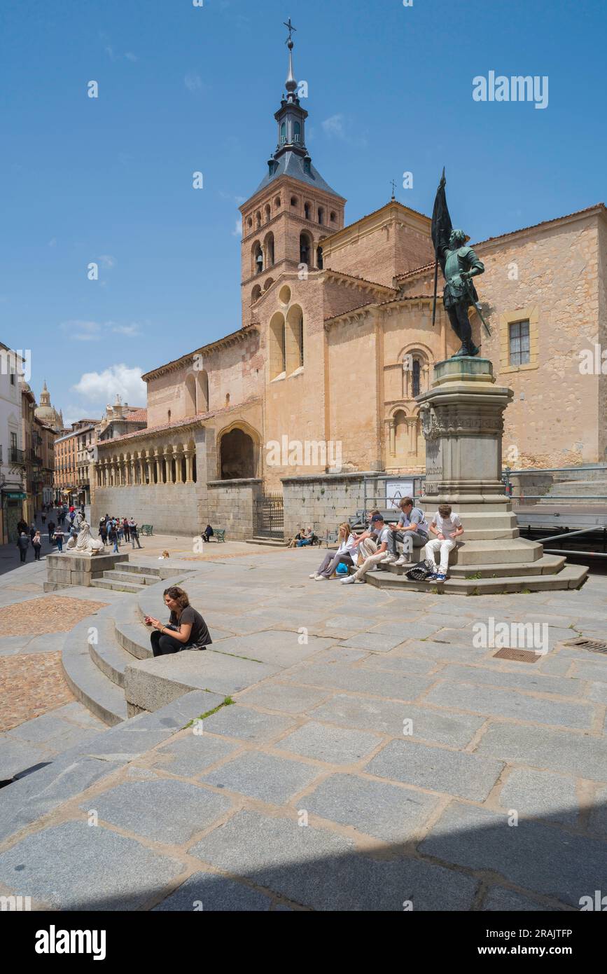 Plaza de San Martin Segovia, Blick im Sommer auf die Plaza San Martin (auch bekannt als Plaza Medina del Campo) in der Altstadt von Segovia, Spanien Stockfoto