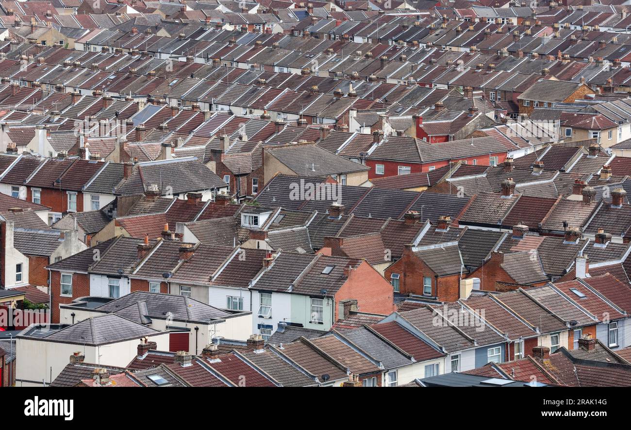 Luftaufnahme von Reihen von Häusern und Dächern in Portsmouth, Hampshire, Großbritannien Stockfoto