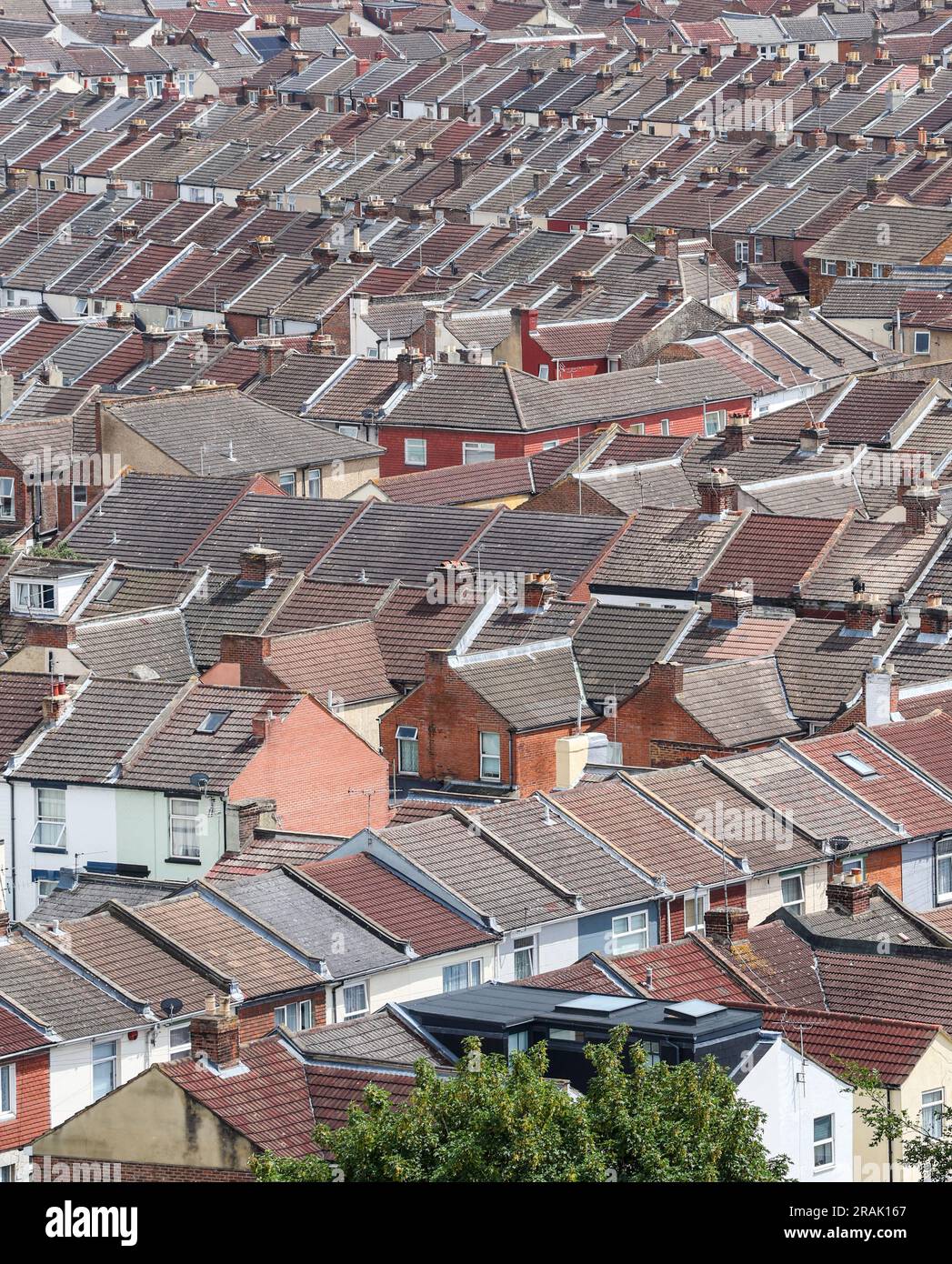 Luftaufnahme von Reihen von Häusern und Dächern in Portsmouth, Hampshire, Großbritannien Stockfoto