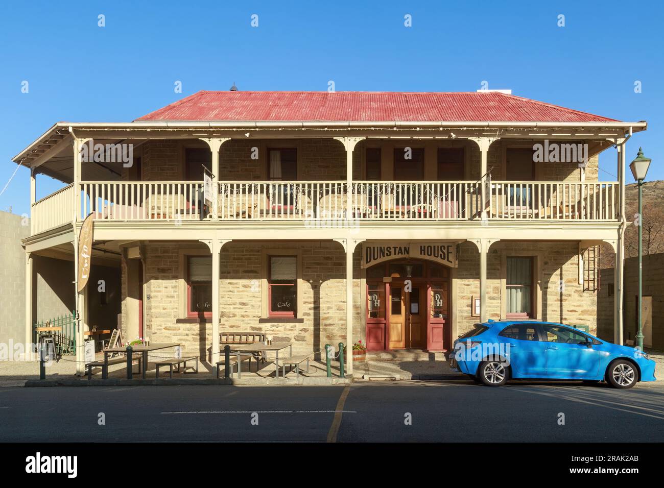 Dunstan House, ein historisches Hotel in der Stadt Clyde, Central Otago, Neuseeland. Es wurde 1900 eröffnet. Stockfoto