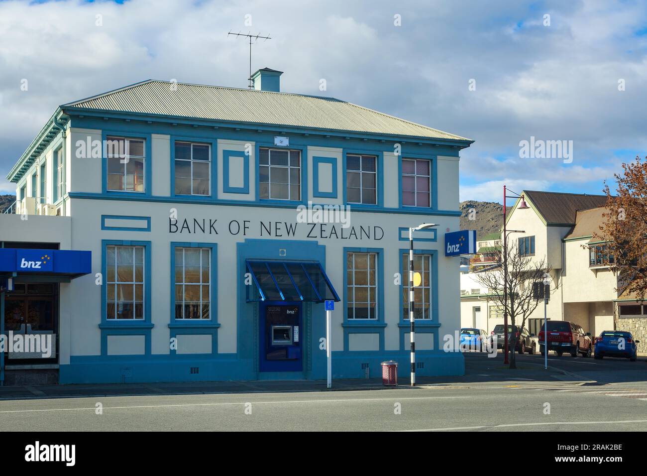Das historische Gebäude der Bank von Neuseeland, das heute noch als Bank fungiert, in Alexandra, Central Otago, Neuseeland Stockfoto