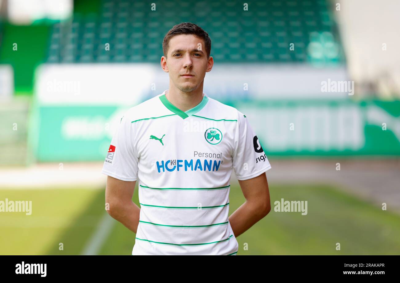 04. Juli 2023, Bayern, Fürth: Damian Michalski (SpVgg Greuther Fürth, 4) 04.07.2023, Fürth, Sportpark Ronhof, Thomas Sommer Foto: Heiko Becker/dpa Stockfoto