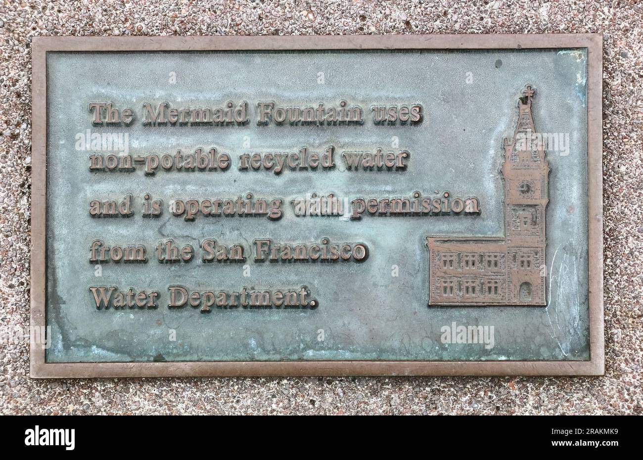 Nahaufnahme einer Metalltafel auf dem Brunnen namens Andrea von Ruth Asawa aus dem Jahr 1968 am Ghirardelli Square San Francisco California USA Stockfoto