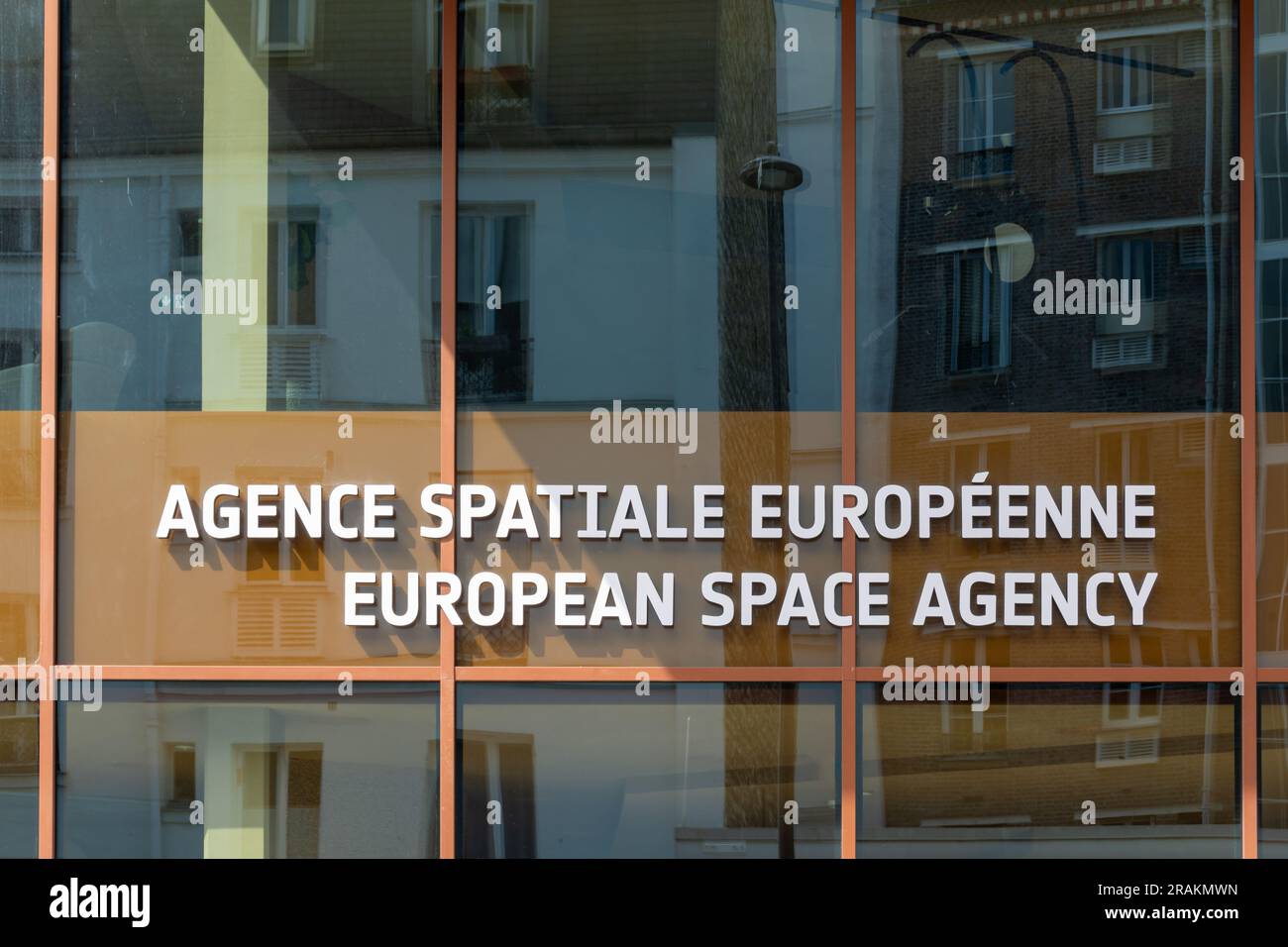 Schild am Eingang zum Sitz der Europäischen Weltraumorganisation (ESA) Stockfoto