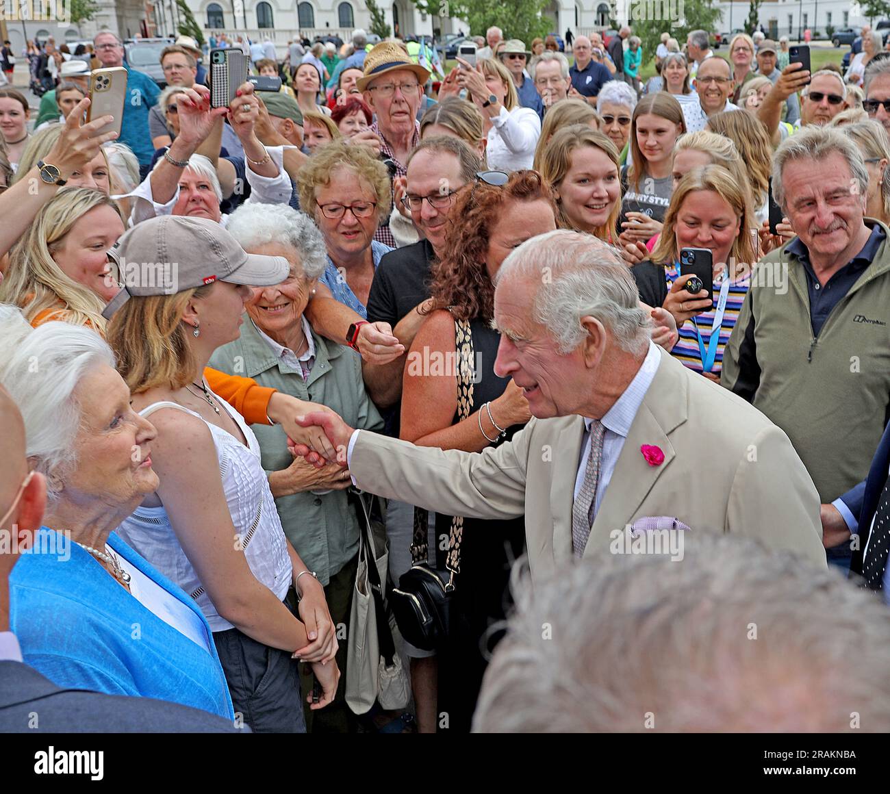 König Karl III. Und Königin Camilla in Poundbury, 27. Juni 2023 Stockfoto
