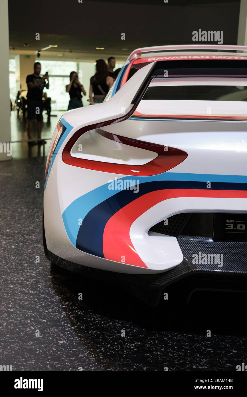 München, Bayern, Deutschland - Juni 24 2023: 2015 BMW 3,0 CSL Hommage im BMW Automobilmuseum. Klassische und moderne BMW-Kollektion. Stockfoto