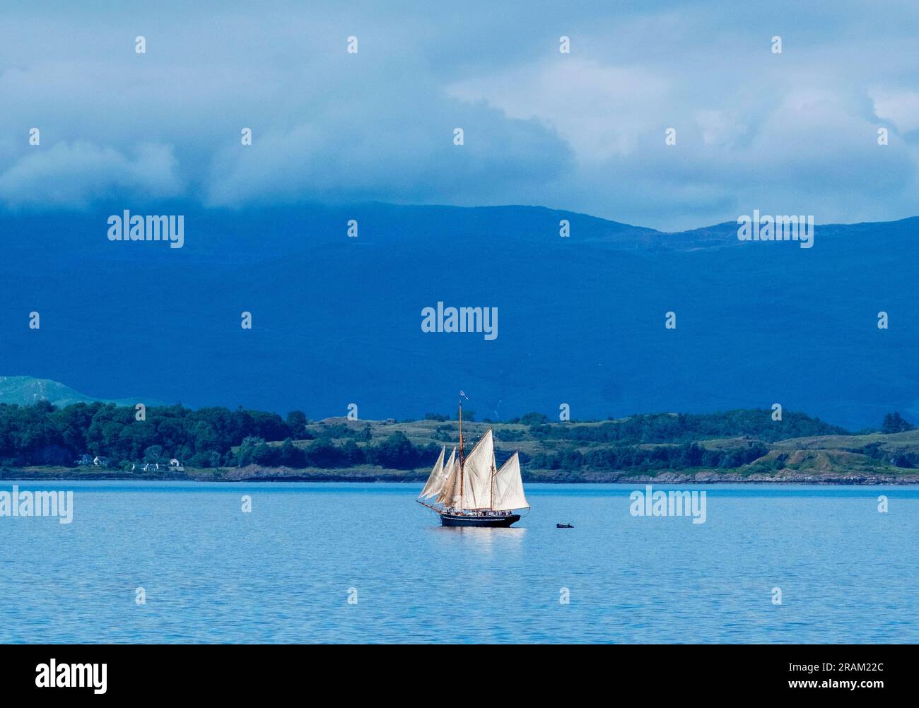 Das Großschiff Bessie Ellen segelt in Oban Bay, Oban, Schottland Stockfoto