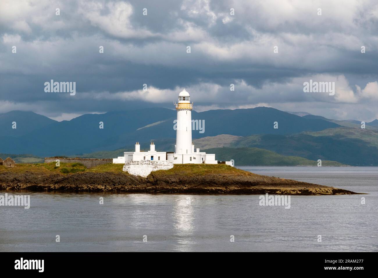 Blick auf den Lismore Lighthouse. Erbaut von Robert Stevenson im Jahr 1833 und befindet sich auf dem Eilean Musdile im Firth of Lorne am Eingang zum Loch Linnhe. Stockfoto