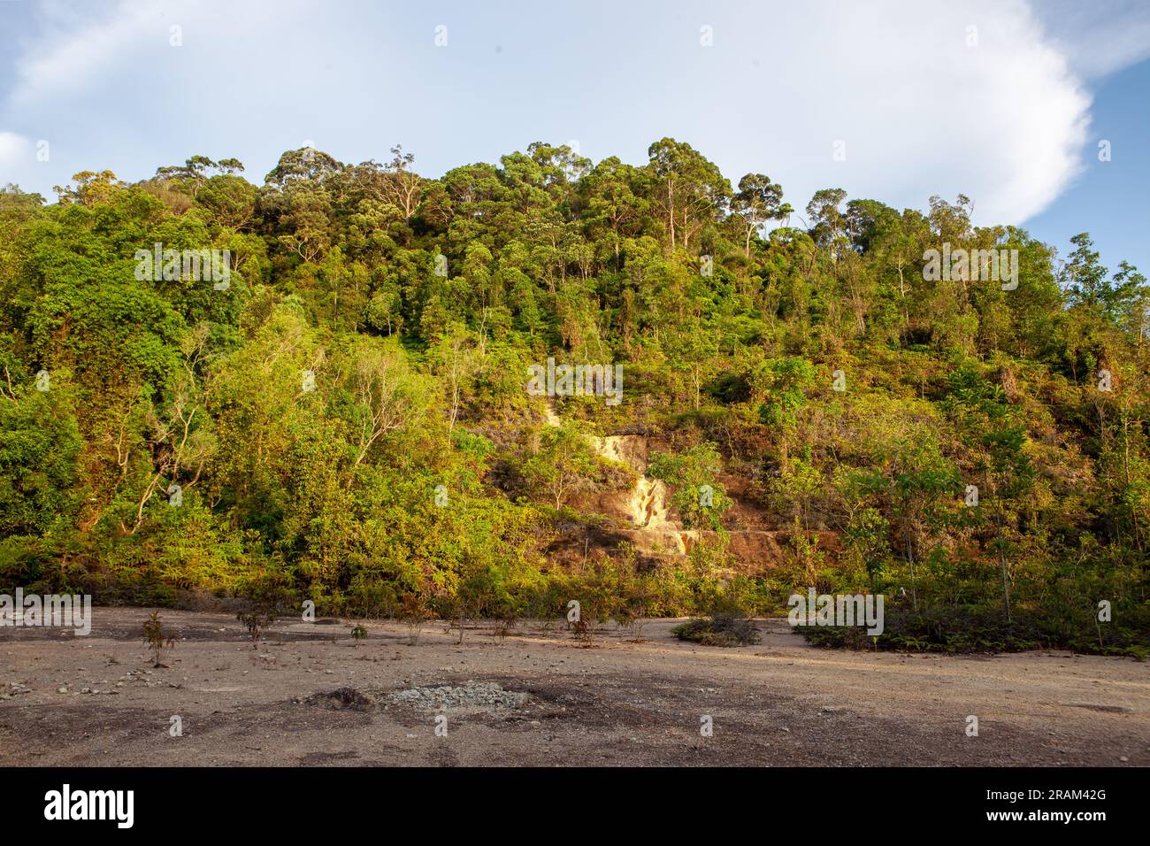 Penang, Malaysia. Happy Rock Place in der Nähe von Freedom Hill über Batu Ferringhi Town. Stockfoto