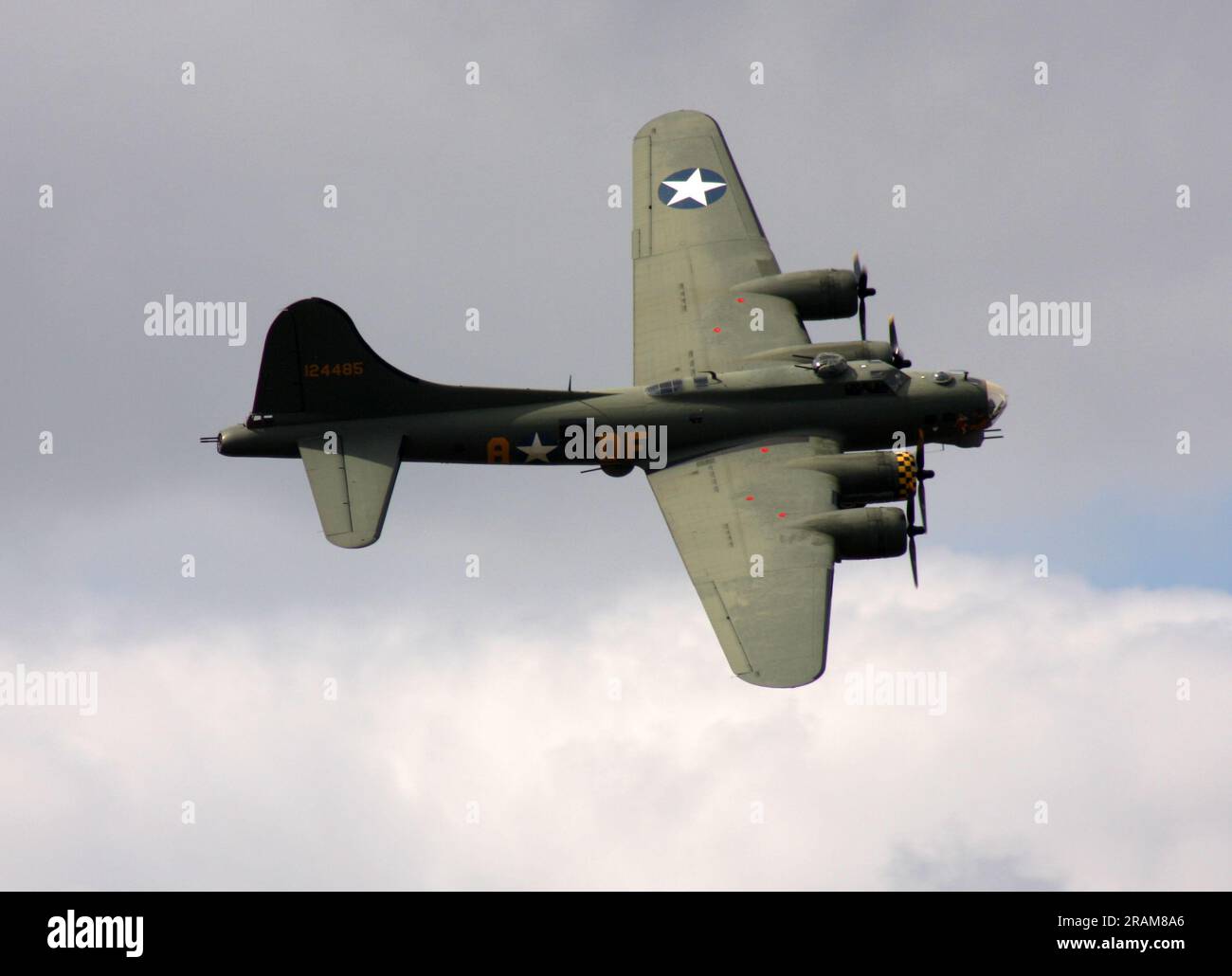 Boeing B-17G Flying Fortress namens Sally B auf dem Headcorn Air Display 2023 Stockfoto