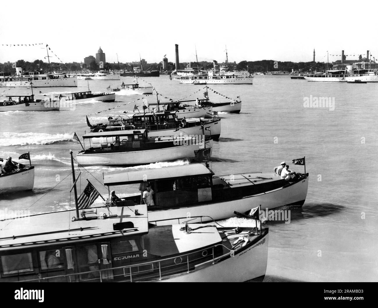 Detroit, Michigan: 1931. Der Beginn des Liggett Trophy-Rennens auf dem Detroit River. Das Rennen findet in Verbindung mit den Marmsworth Trophy-Rennen statt. Stockfoto