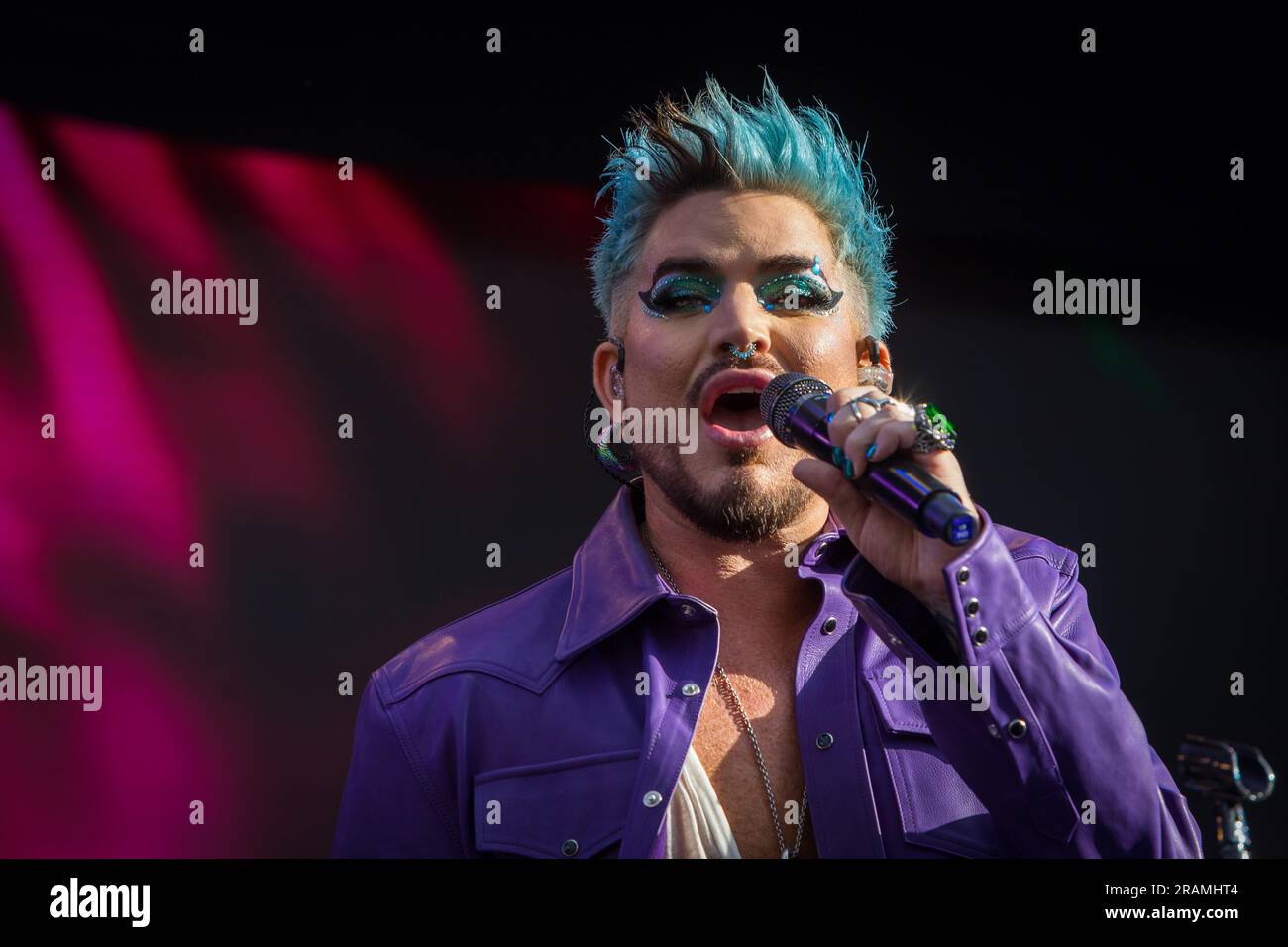 Adam Lambert trat auf der Hauptbühne von Pride in London auf, dem Trafalgar Square Stockfoto