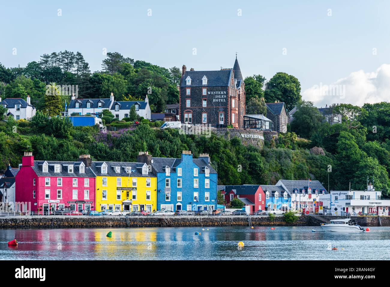 Tobermory von einer Drohne, Isle of Mull, Schottland, Großbritannien Stockfoto