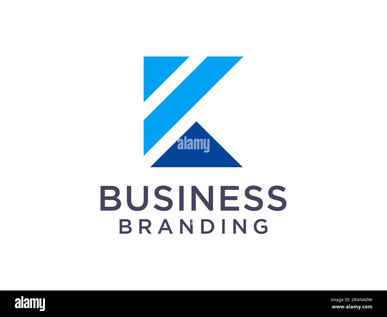 Abstraktes ursprüngliches Logo mit Buchstabe K. Origami-Stil der Form des geometrischen Pfeils auf weißem Hintergrund isoliert. Verwendbar für Unternehmens- und Branding-Logos. Flacher Vektor Stock Vektor