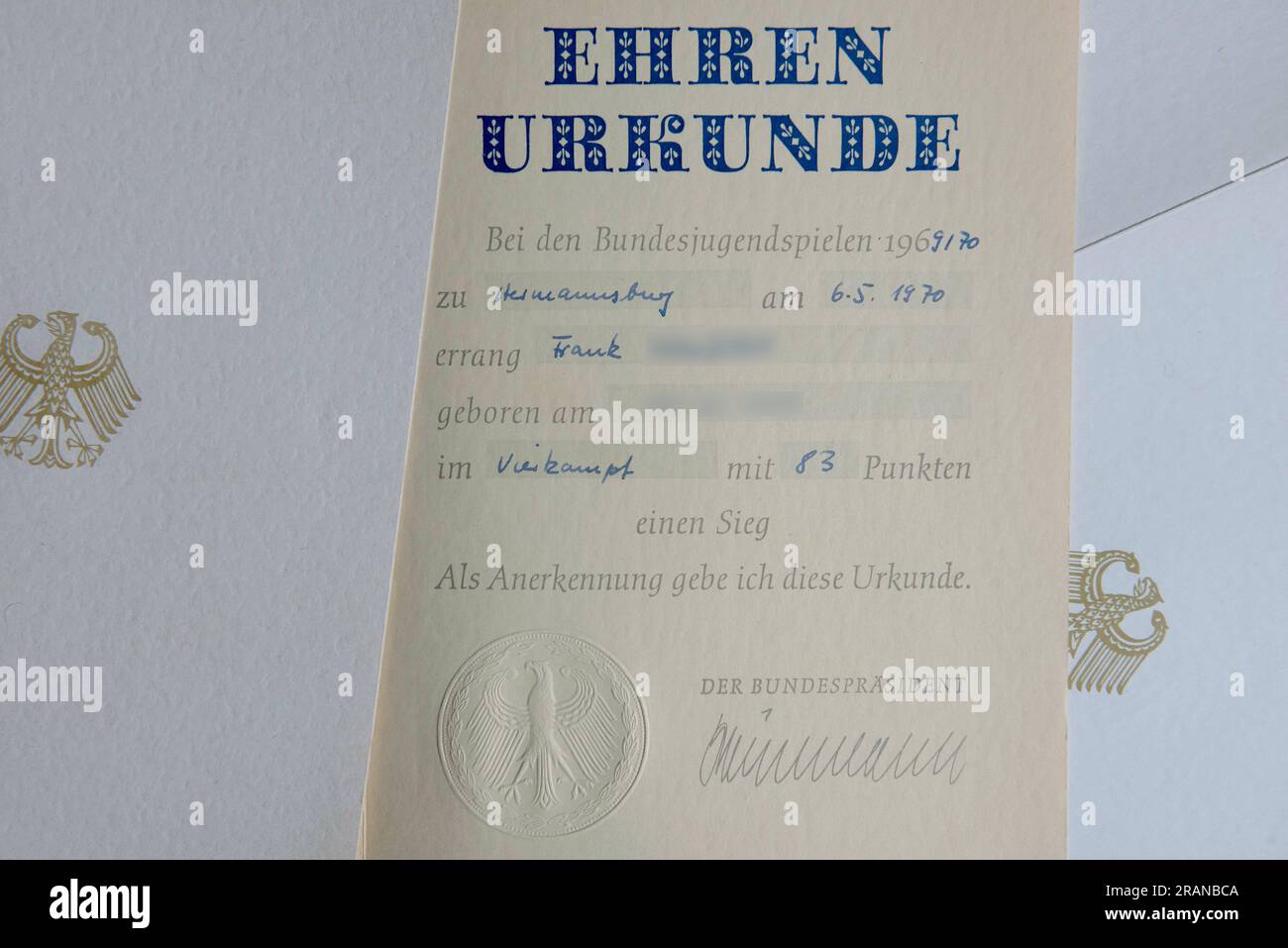 Ab Wieviel Punkte Gibt Es Eine Ehrenurkunde Bei Den Bundesjugendspielen 70 er jugend -Fotos und -Bildmaterial in hoher Auflösung – Alamy